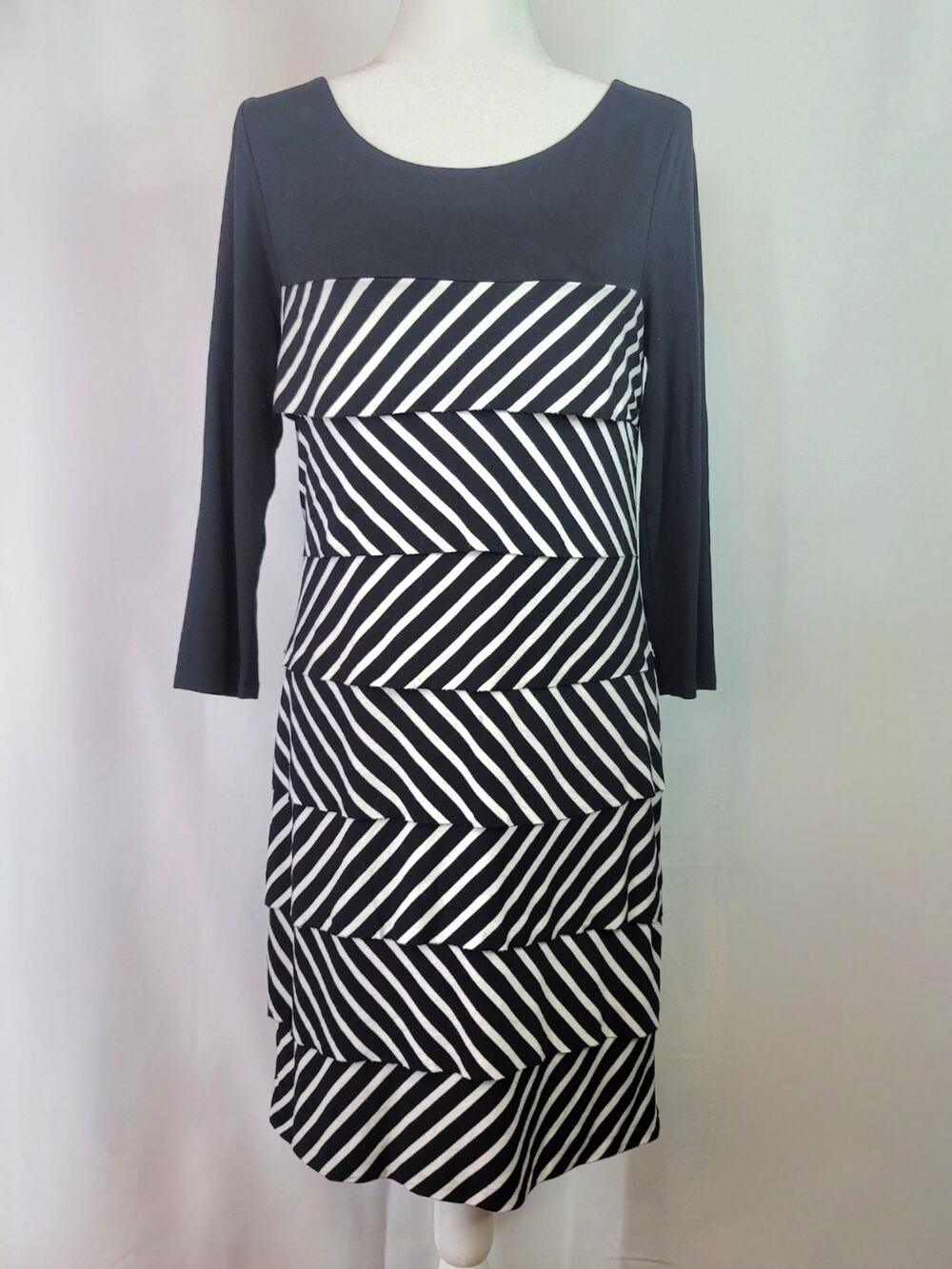 WHBM WHITE HOUSE BLACK MARKET Tiered Chevron Stripe 3/4 Sleeve Dress Size M